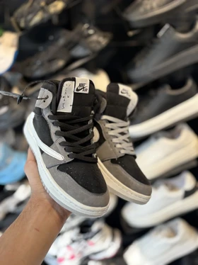 کتانی ترویس ساق‌دار مشکی طوسی