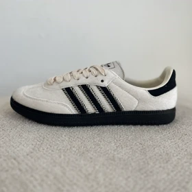 سامبا سفید مشکی پشمی