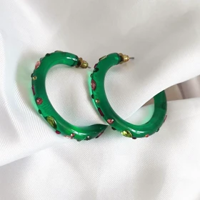 گوشواره رزین سبز نگین‌دار با نگین‌های کریستالی مولتی کالر