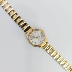 ساعت مچی زنانه باوک Baoke نگین‌دار با موتور کوارتز (بند طلایی با صفحه سفید)