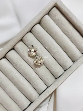 گوشواره میخی مکعبی