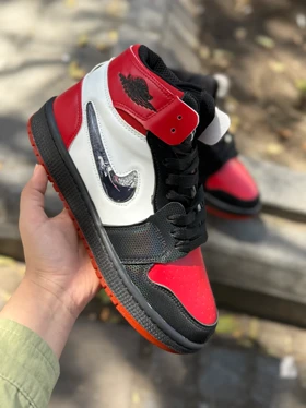 دراگون ساق‌دار قرمز مشکی