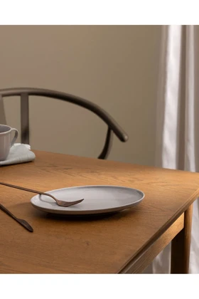 بشقاب سرو Madame Coco مدل Aurea از Bone China - طوسی