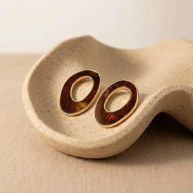 گوشواره طرح بیضی رزینی قهوه‌ای