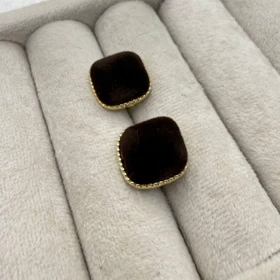 گوشواره مخمل قهوه ای مربع