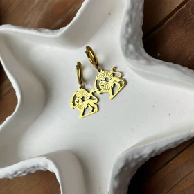 گوشواره و گردنبند طرح شیر و خورشید برگرفته از نماد تاریخی