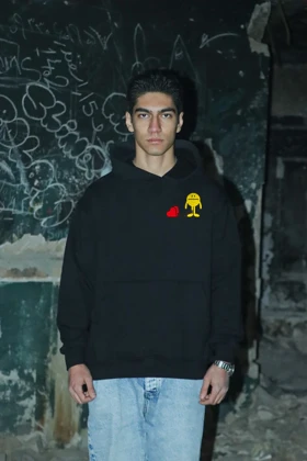 هودی مشکی اسپرت مینیمال طرح آدمک و قلب 2 - فواصل