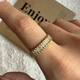 انگشتر طلایی نگین‌دار سه ردیفه