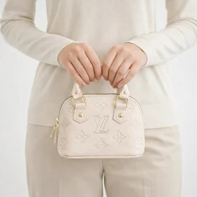 خرید کیف دخترانه پاسپورتی دو دسته مارک LV