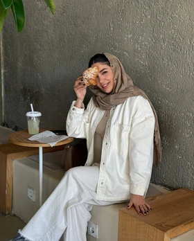 کت جین اسموت