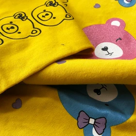 ست تیشرت آستین کوتاه و شلوارک راحتی دخترانه مدل خرس PJ1054 رنگ زرد