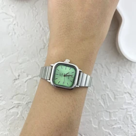 ساعت مچی زنانه طرح فلورا، ظرافت در عین سادگی