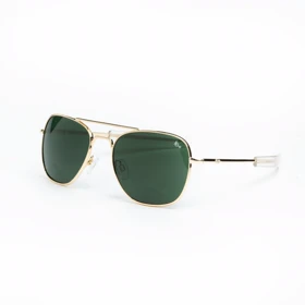 عینک آفتابی مردانه American Optical AO Pilot با طراحی کلاسیک خلبانی، فریم فلزی طلایی و لنز تیره؛ انتخابی اصیل برای استایل‌های کلاسیک و ماندگار (طلایی عدسی سبز)