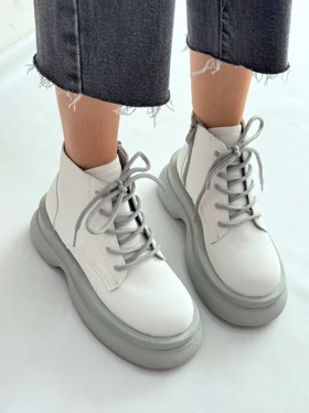 نیم بوت کلارک ساق‌دار شیکو 4198 (سفید طوسی)