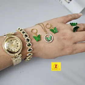 باکس هدیه زنانه و دخترانه ساعت و نیمست
