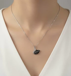 گردنبند نگین‌دار قو