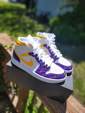 کفش جردن 1 زنانه کاستوم طرح Purple yellow nike logo