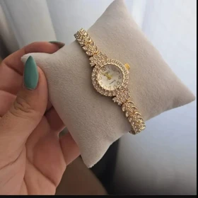 ساعت مچی زنانه نگین‌دار رنگ ثابت خاص وجذاب