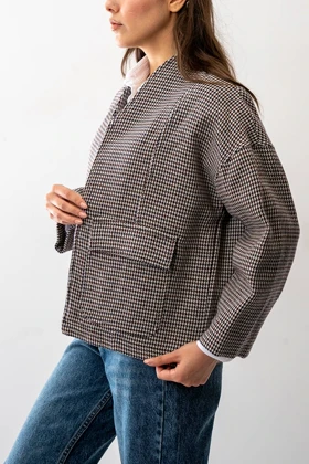 کت جیب‌دار یقه ایستاده زنانه