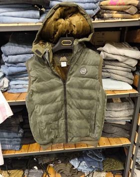 محصول لوکس*جلیقه پافر چرم پوست ماری سبز - فوق‌العاده با کیفیت و شیک کیفیت استثنایی با بهترین قیمت