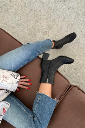 بوت و نیم بوت زنانه استراسونس straswans