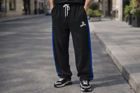 شلوار جاگر بگ بغل نوار آبی لوکس پارچه گلکسی پنبه کیفیت پرمیوم قد 110 سانت