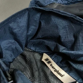 Size M-S بادگیر ضد باران اورجینال برند BERGHAUS آلمان