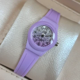 ساعت دخترانه ضد آب Q&Q رنگ یاسی شاین