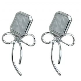 گوشواره زنانه مدل روبیا طرح پاپیون و آویز سنگی مستطیلی نقره‌ای