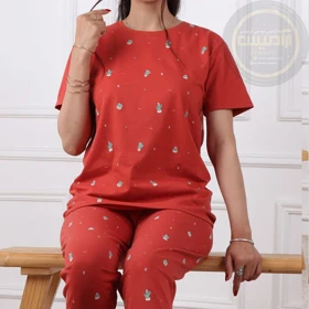 تی‌شرت و شلوار قواره دار