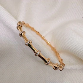 بنگل ژوپینگ مدل «بامبو» (Bamboo) | ساقه‌های طلایی با گره‌های نگین‌دار