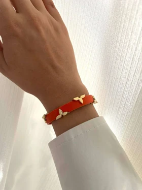 دستبند چرم زنانه طرح لویی ویتون با قفل کمربندی شیک