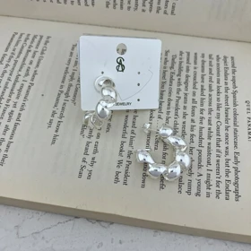 گوشواره زنانه با طراحی فنری شیک و مدرن