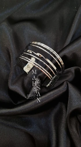 بنگل زنانه جذاب چندرج مینیمال رنگ نقره ای