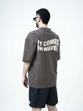 تیشرت مدل IT COMES IN WAVES قهوه ای برند دارسی DARC