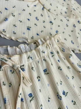 ست کراپ و شلوارک گل‌دار کد 2751