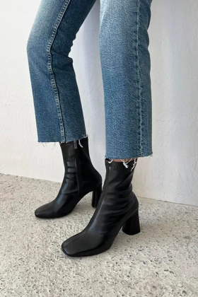 بوت و نیم بوت زنانه استراسونس straswans