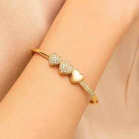 دستبند زنانه ژوپینگ طلایی طرح قلب نگین‌دار