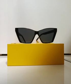 عینک آفتابی زنانه PRADA مشکی فوق العاده خاص و با کیفیت دارای استاندارد UV400