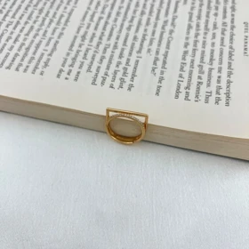 انگشتر زنانه مدل نکسا فریم طرح طلا با نگین کریستالی