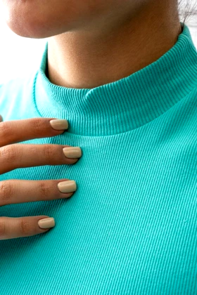 کراپ آستین حلقه‌ای یقه ایستاده زنانه