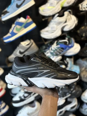 کتانی بزرگ پا دیور