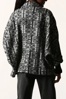 کت فری سایز برش‌دار زنانه