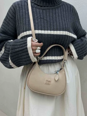 کیف هلالی MIU MIU