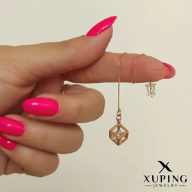 گوشواره بخیه ای با آویز مکعبی نگین‌دار ژوپینگ، زیبایی در اوج ظرافت