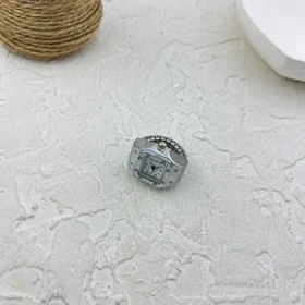 انگشتر طرح ساعت با صفحه مربعی