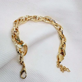 دستبند برند شین مدل «بیضی زرین» | با آبکاری طلای 24 عیار و تراش‌های درخشان