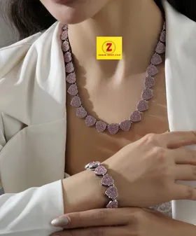ست گردنبند و دستبند نگین‌دار مجلسی زنانه