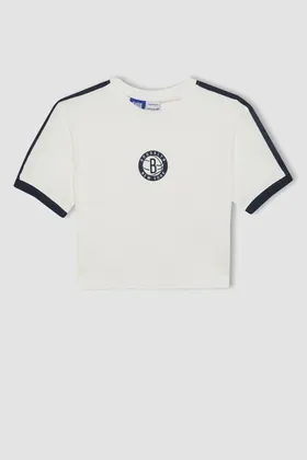 تیشرت آستین کوتاه یقه کوتاه DeFactoFit NBA Brooklyn Nets Crop B9984AX24SM