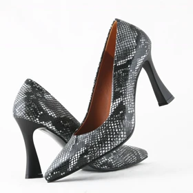 کفش پاشنه‌دار زنانه چرم یلسان مدل رز کد 644-RTL